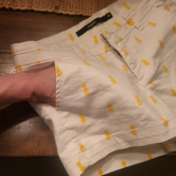 PINEAPPLE SHORTS LIKE NEW. - Picture 3 of 7